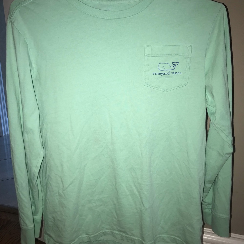 Vineyard Vines long-sleeved tee. Large (Y 14-16)